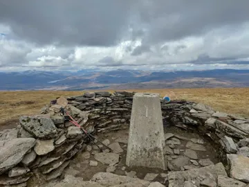 Ben Wyvis 15.4.25 Cairn